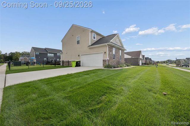 24886 Canoe Drive, Macomb, MI 48042