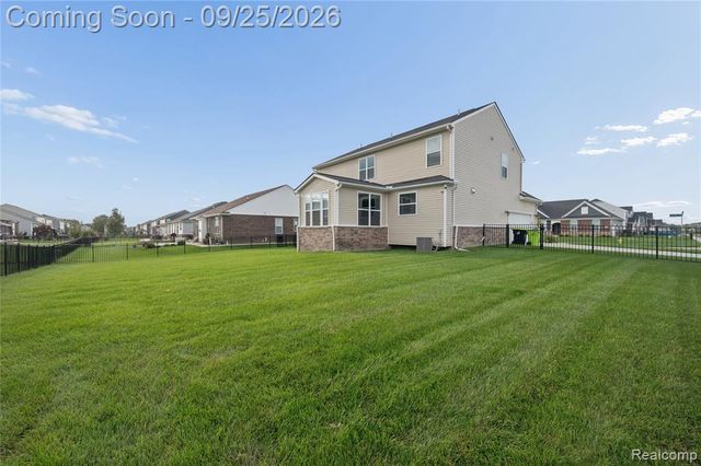 24886 Canoe Drive, Macomb, MI 48042