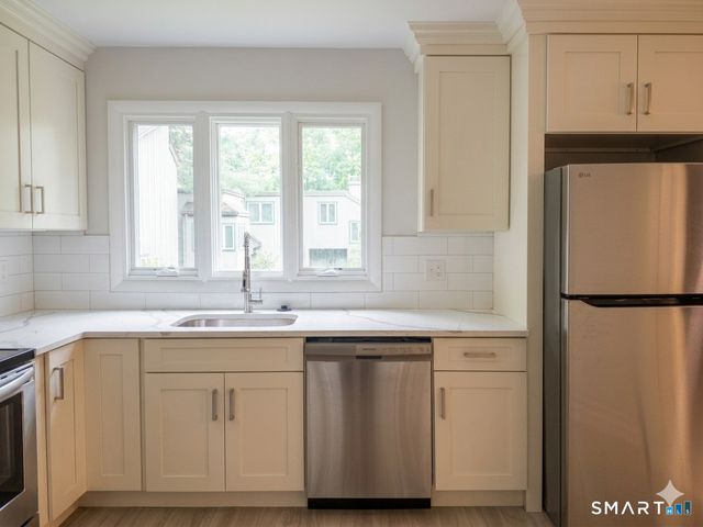 8 Lyle Court G, Farmington, CT 06032