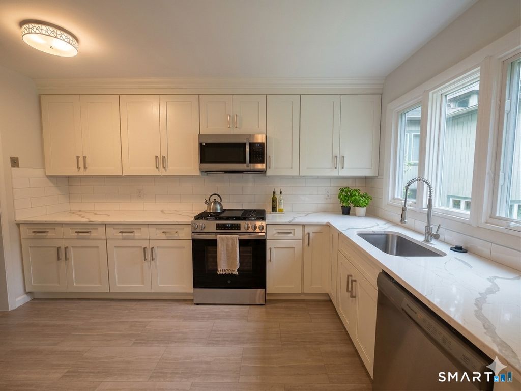 8 Lyle Court G, Farmington, CT 06032
