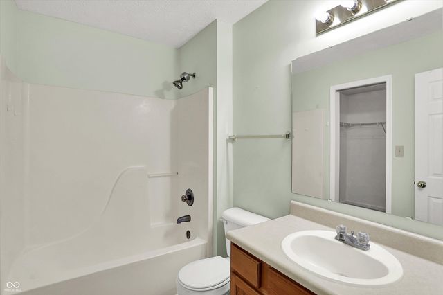 2025 Fieldstone Court, Westfield, IN 46074