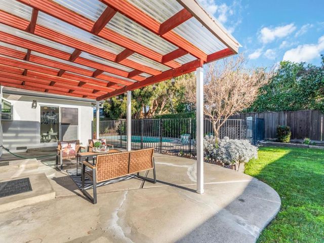 37640 Hyacinth St, Newark, CA 94560