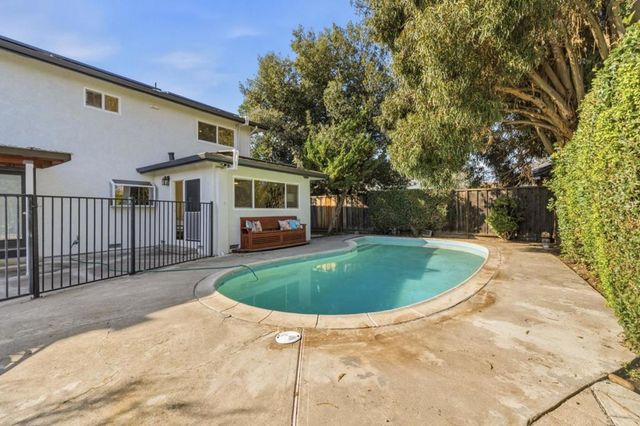 37640 Hyacinth St, Newark, CA 94560