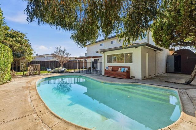 37640 Hyacinth St, Newark, CA 94560
