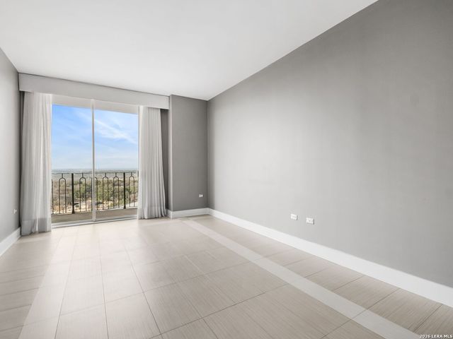 700 E Hildebrand Ave Apt 1204, San Antonio, TX 78212