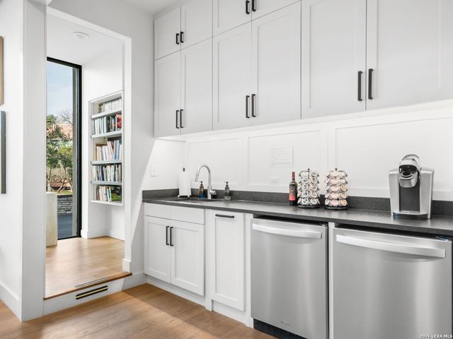 700 E Hildebrand Ave Apt 1204, San Antonio, TX 78212