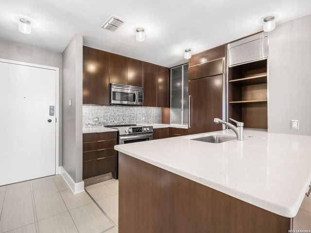 700 E Hildebrand Ave Apt 1204, San Antonio, TX 78212