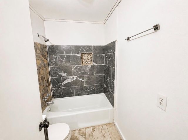 9113 Oak Knoll Lane, Houston, TX 77078