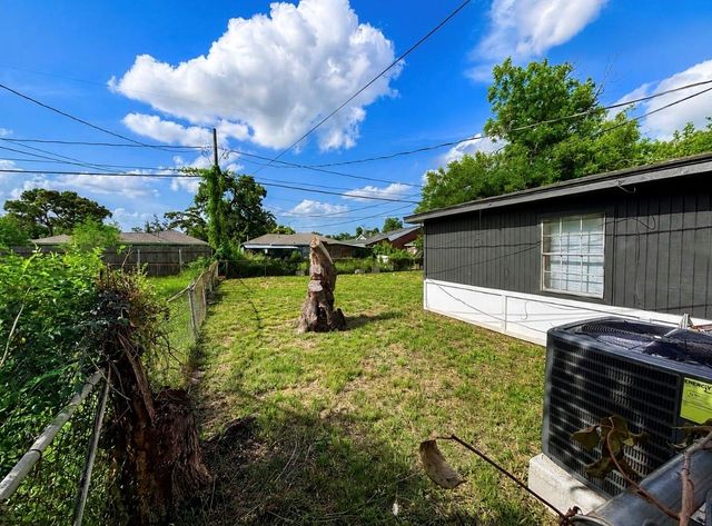 9113 Oak Knoll Lane, Houston, TX 77078