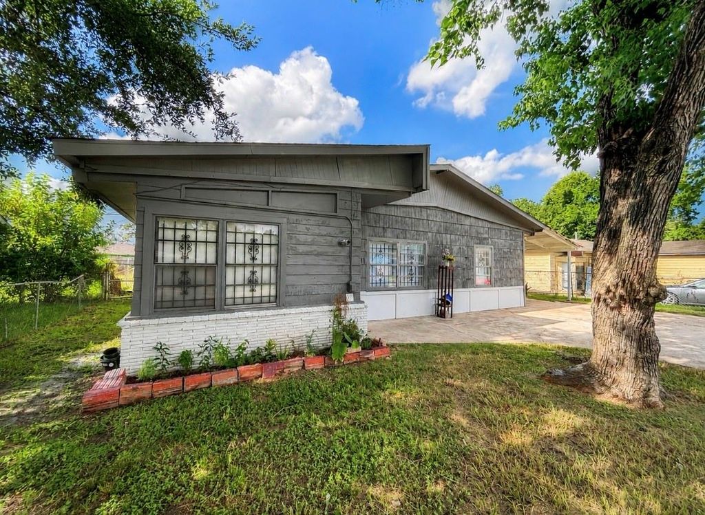 9113 Oak Knoll Lane, Houston, TX 77078