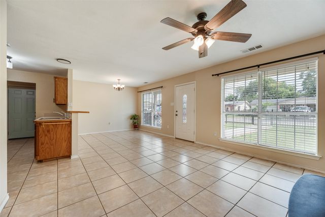 5410 Scoggins Street, Sansom Park, TX 76114