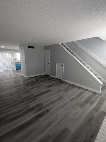 3919 Fairmont Parkway 113, Pasadena, TX 77504