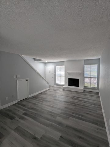 3919 Fairmont Parkway 113, Pasadena, TX 77504