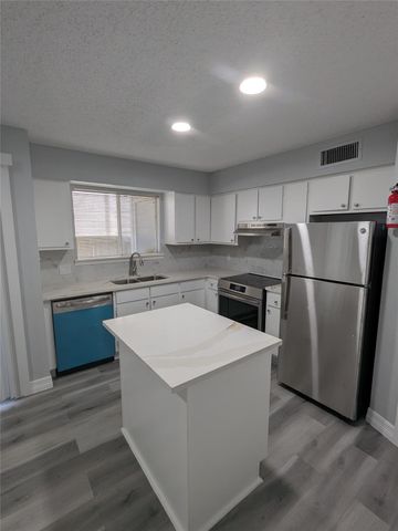 3919 Fairmont Parkway 113, Pasadena, TX 77504