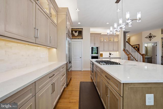 7286 HIGHLAND ESTATES PL, Falls Church, VA 22043