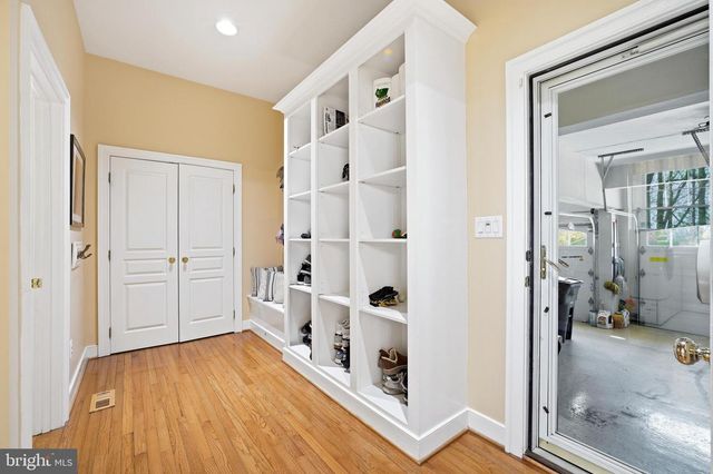7286 HIGHLAND ESTATES PL, Falls Church, VA 22043