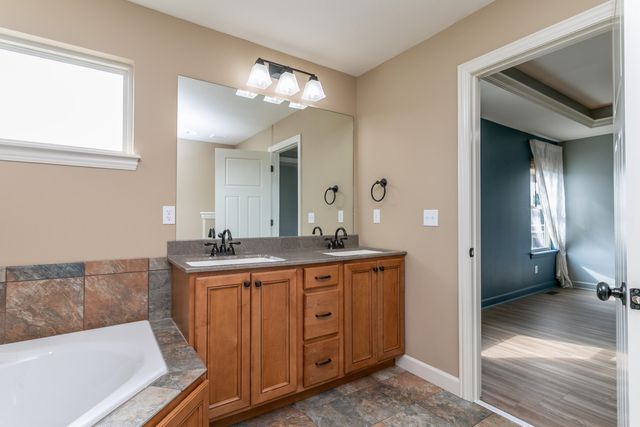 4910 STONE MOUNTAIN PKY, Columbia, MO 65201