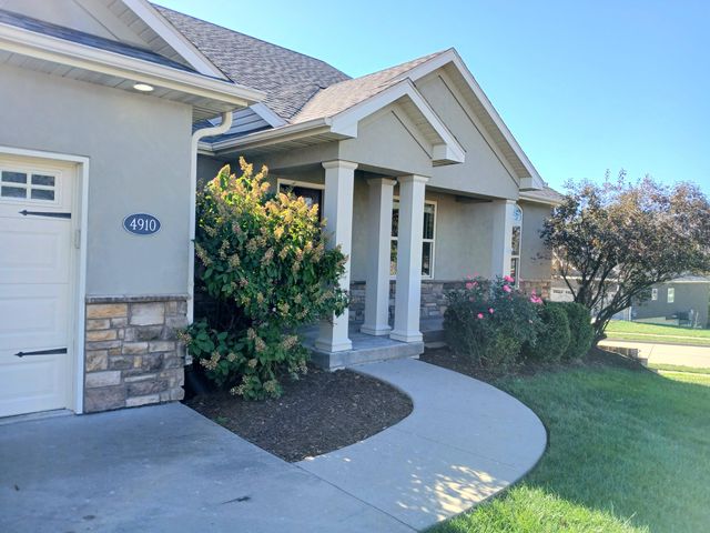4910 STONE MOUNTAIN PKY, Columbia, MO 65201