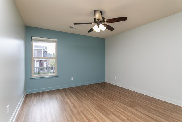 4910 STONE MOUNTAIN PKY, Columbia, MO 65201