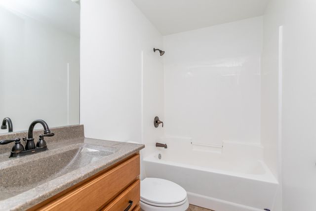 4910 STONE MOUNTAIN PKY, Columbia, MO 65201