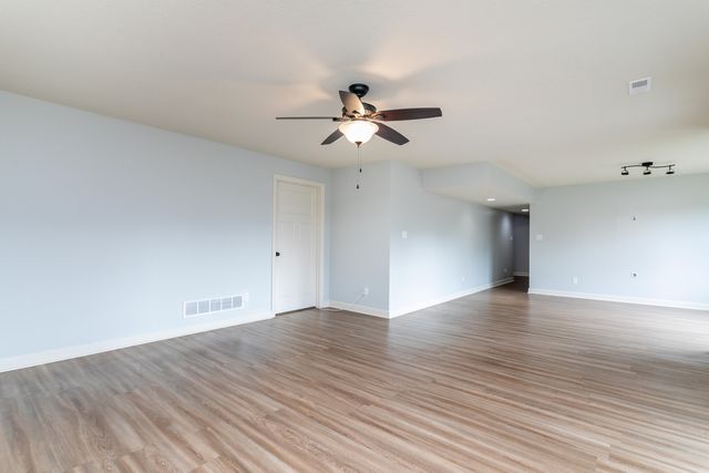 4910 STONE MOUNTAIN PKY, Columbia, MO 65201