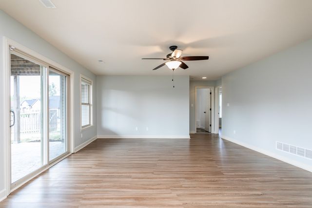 4910 STONE MOUNTAIN PKY, Columbia, MO 65201