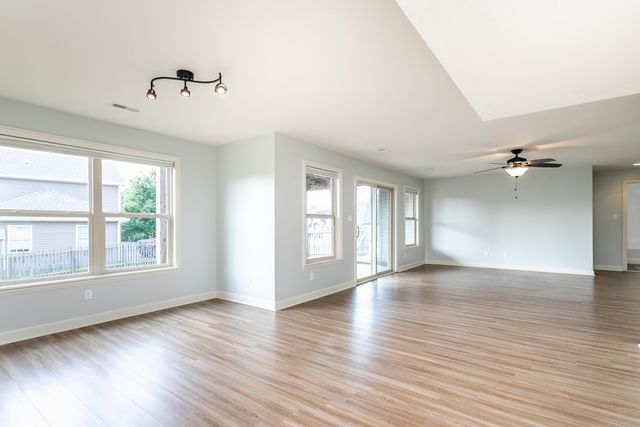 4910 STONE MOUNTAIN PKY, Columbia, MO 65201