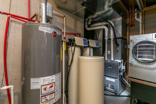 4910 STONE MOUNTAIN PKY, Columbia, MO 65201