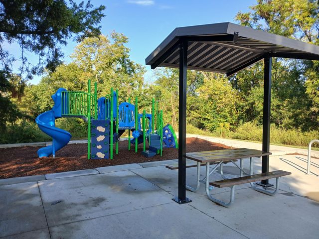 4910 STONE MOUNTAIN PKY, Columbia, MO 65201