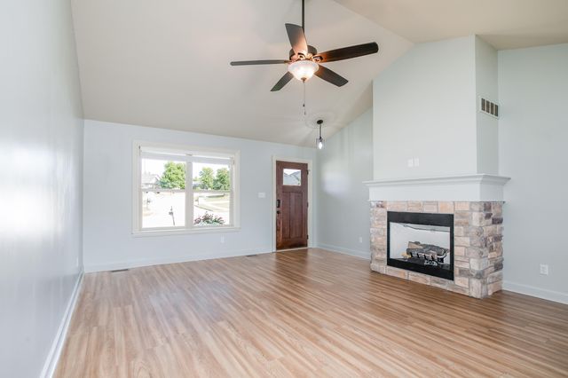 4910 STONE MOUNTAIN PKY, Columbia, MO 65201