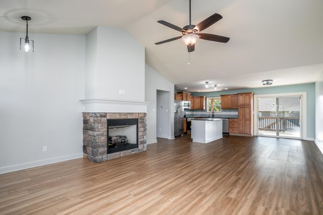 4910 STONE MOUNTAIN PKY, Columbia, MO 65201