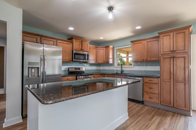 4910 STONE MOUNTAIN PKY, Columbia, MO 65201