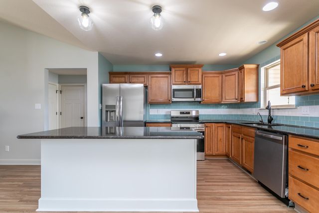 4910 STONE MOUNTAIN PKY, Columbia, MO 65201