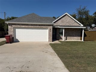 501 E 15th Street, Bonham, TX 75418
