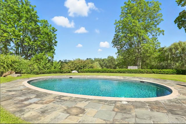 11 Carriage House Road, Waccabuc, NY 10597