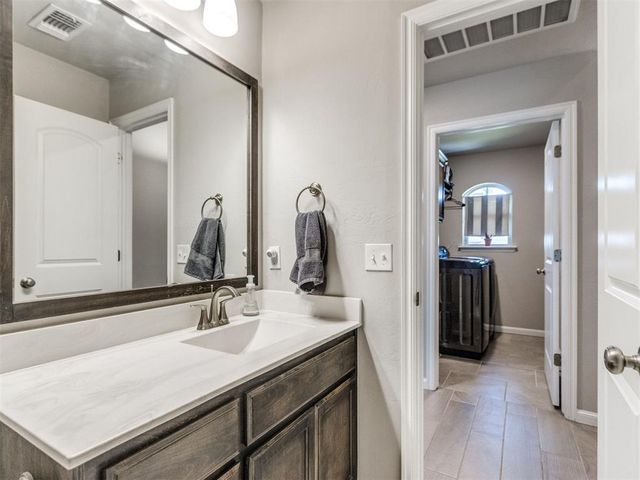3915 Abingdon Drive, Norman, OK 73026