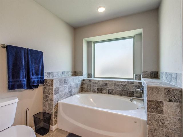 3915 Abingdon Drive, Norman, OK 73026