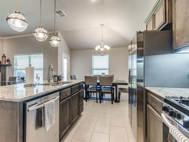 3915 Abingdon Drive, Norman, OK 73026