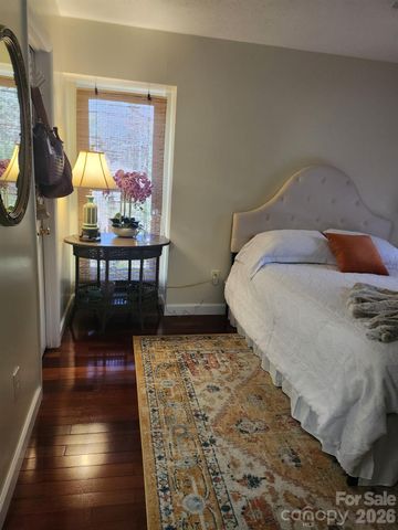 36 Ravencroft Lane, Asheville, NC 28803