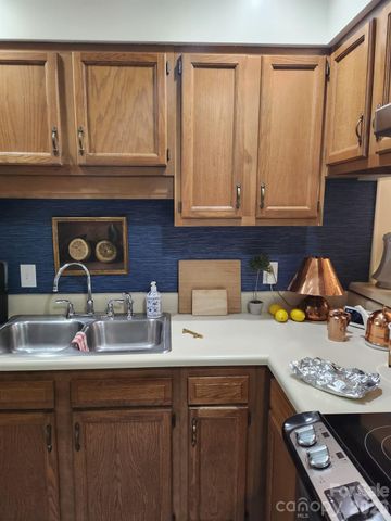 36 Ravencroft Lane, Asheville, NC 28803