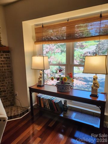 36 Ravencroft Lane, Asheville, NC 28803