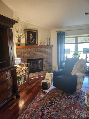 36 Ravencroft Lane, Asheville, NC 28803