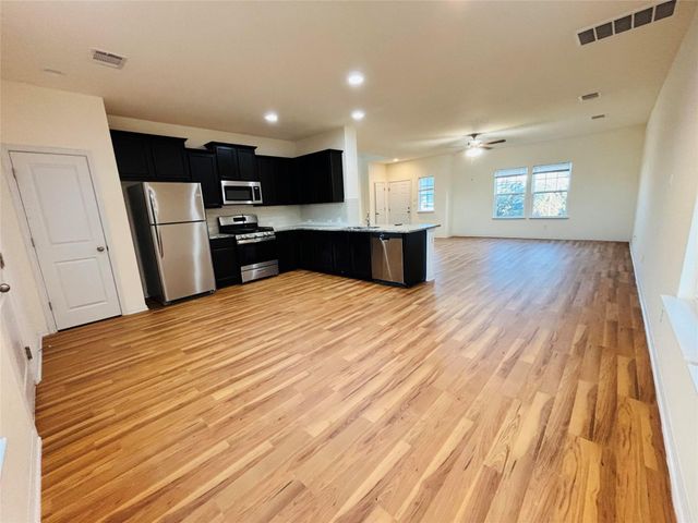 217 Bent Creek DR, Hutto, TX 78634