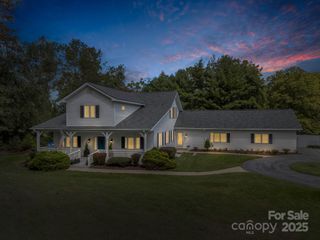 100 Perry Place, Hendersonville, NC 28739