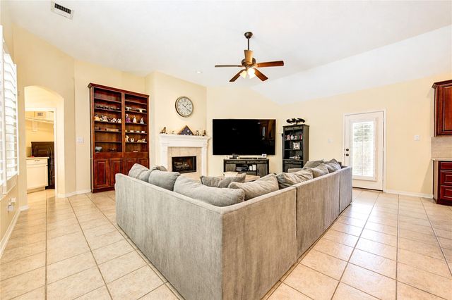 11 Ryanwyck Place, The Woodlands, TX 77384