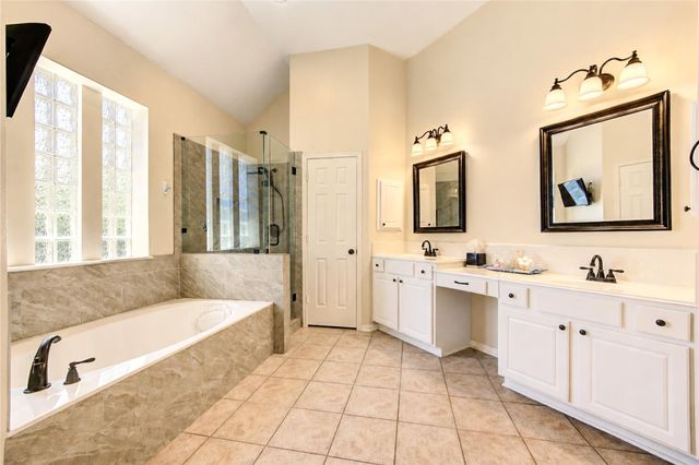 11 Ryanwyck Place, The Woodlands, TX 77384