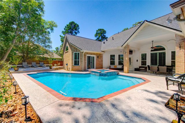 11 Ryanwyck Place, The Woodlands, TX 77384