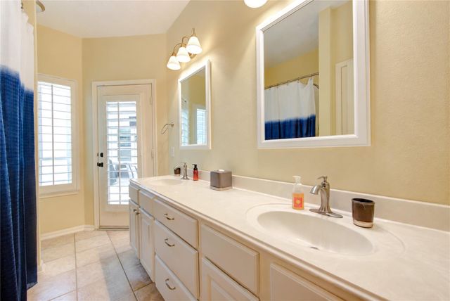 11 Ryanwyck Place, The Woodlands, TX 77384