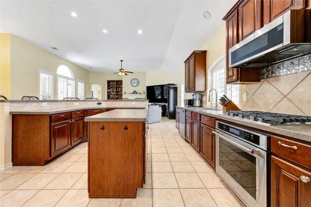 11 Ryanwyck Place, The Woodlands, TX 77384