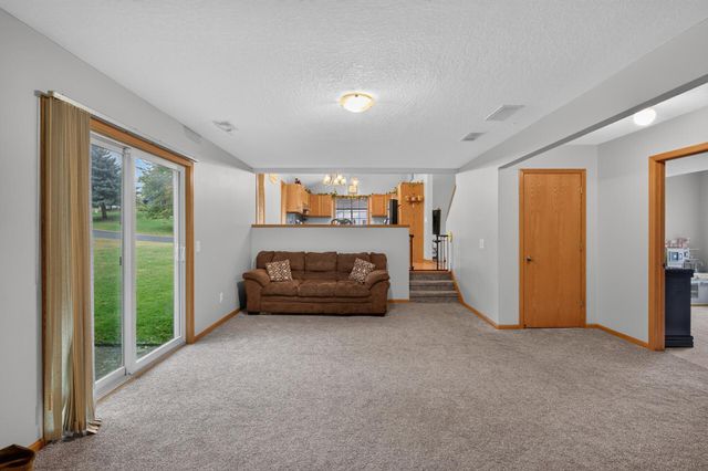 4410 S River Run, Savage, MN 55378